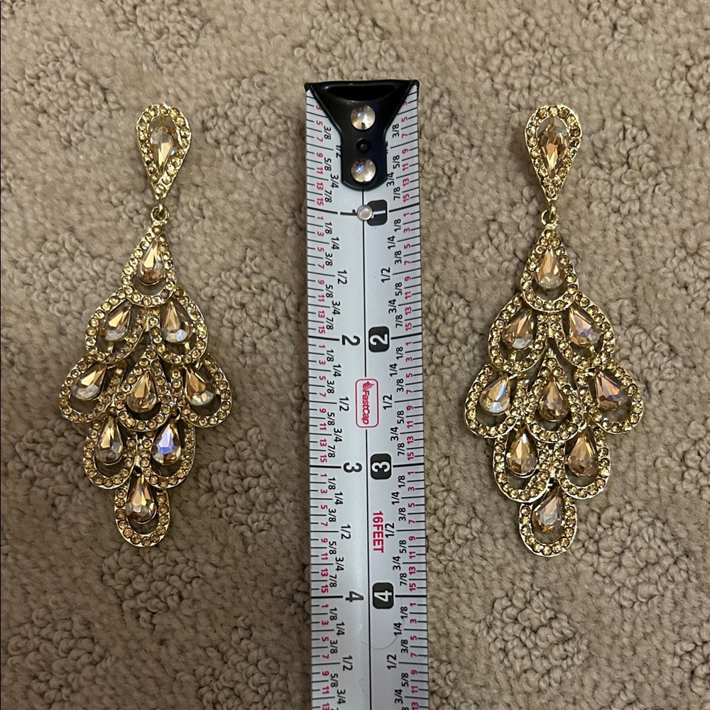 Elegant Gold Teardrop Earrings